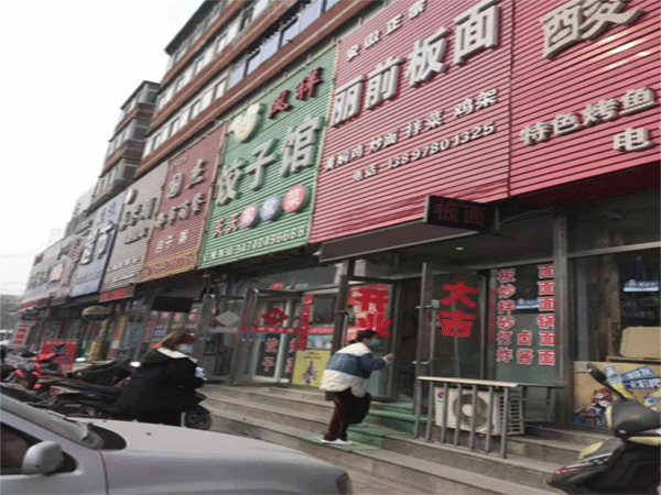 健康社区开展辖区内餐饮门店油烟排放地毯式摸排工作