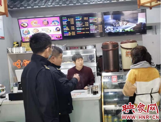 沟赵办事处开展辖区餐饮门店油烟排放督导检查行动