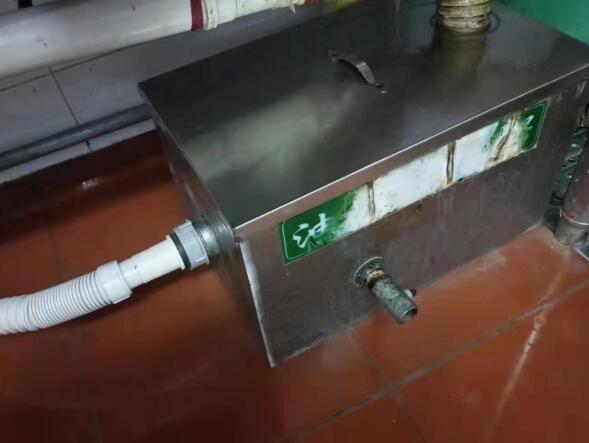 金陵驿社区开展首季油烟治理专项行动