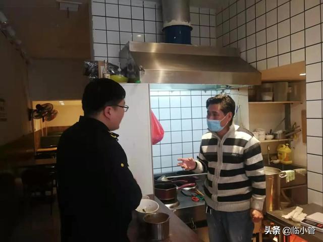 临泉县城管局田桥中队多措并举开展餐饮油烟治理工作