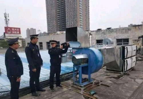 方城县城管局开出餐饮油烟污染首张罚单