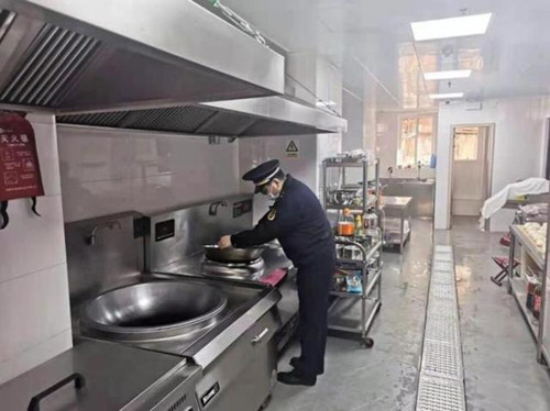 八大关街道开展辖区油烟净化情况专项检查