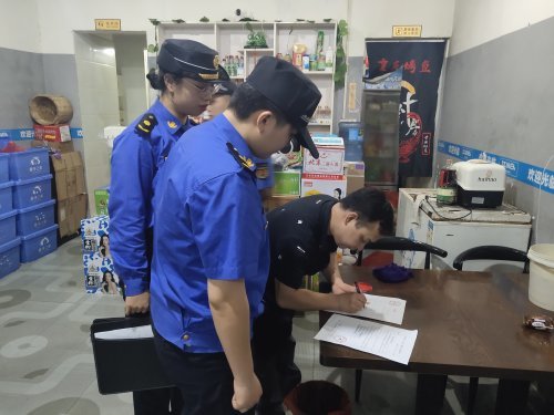 罗甸县综合行政执法局开展餐饮门店油烟治理专项整治行动