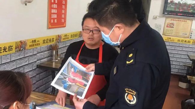 阎良区城管局开展餐饮油烟治理检查