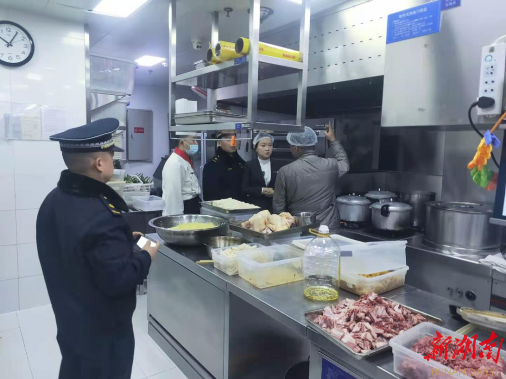 白沙井社区开展餐饮油烟污染安全集中专项整改行动