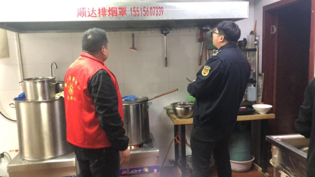 新烟街道“三个加强”规范整治辖区餐饮业油烟排放