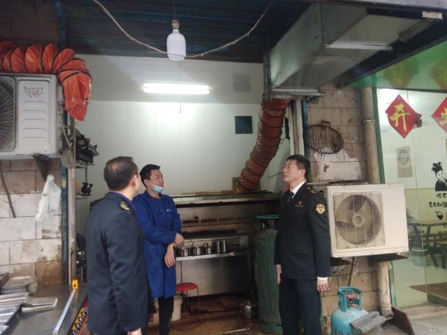 凤台县市场监管管理局开展餐饮油烟专项整治
