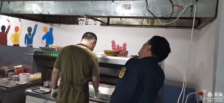 任泽区城管局突击检查餐饮服务业