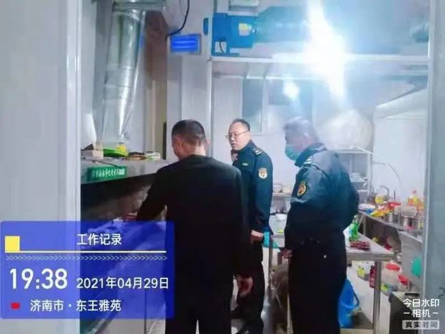 长清城管执法二中队开展油烟烧烤专项整治行动