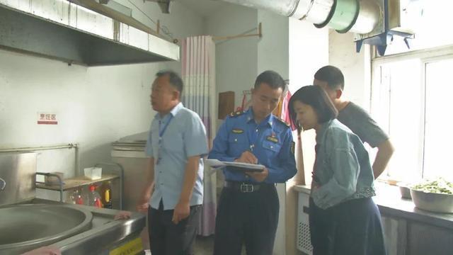 嘉祥县开展扬尘污染、餐饮油烟等攻坚专项行动