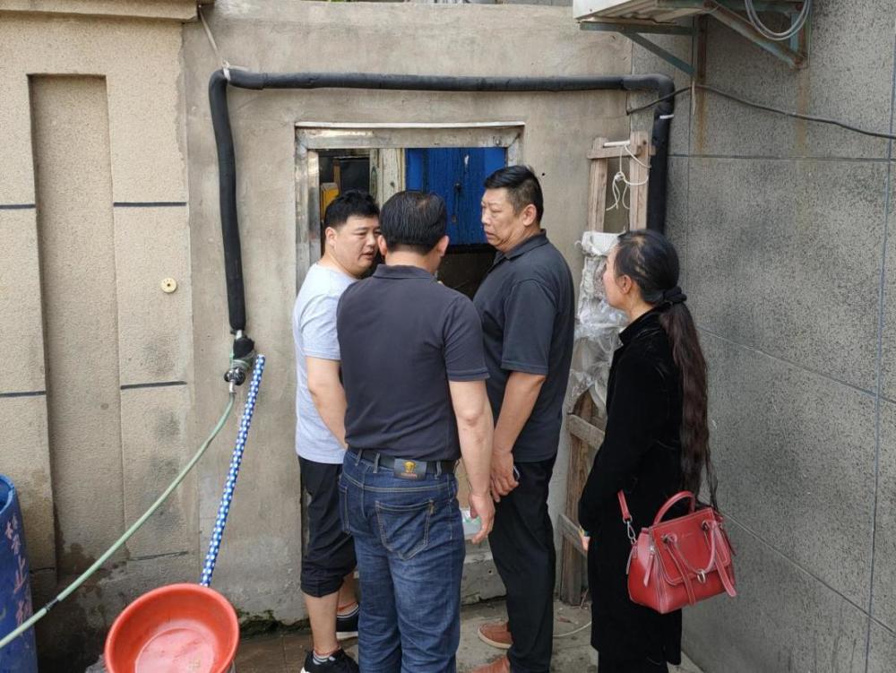 泉山开展长安路周边餐饮单位油烟污染治理情况现场检查
