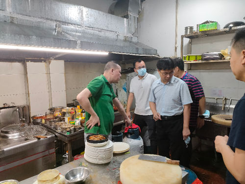 清城区多部门联合开展餐饮店油烟专项整治行动