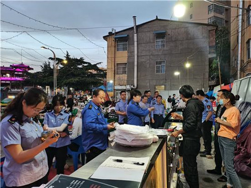 凤县市场监督管理局开展夜间市容环境秩序整治工作