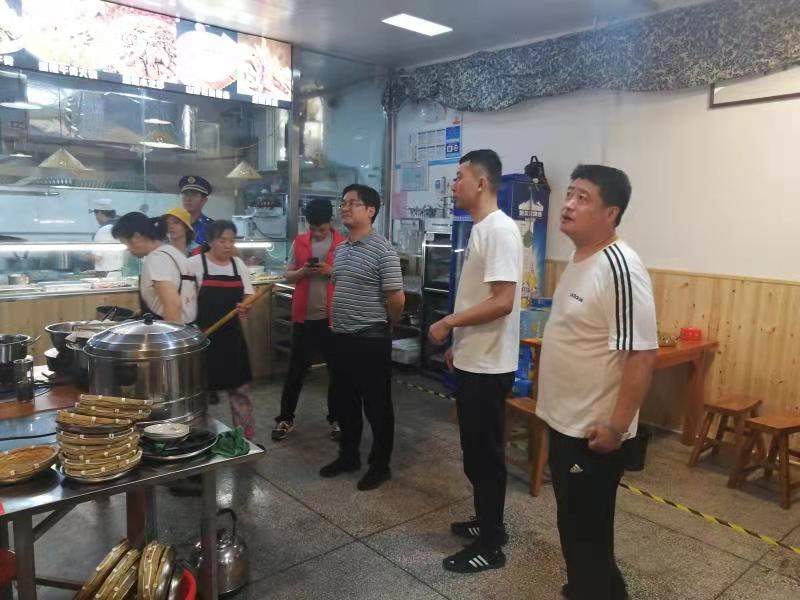 四棉东社区推进餐饮油烟、安全生产专项整治工作