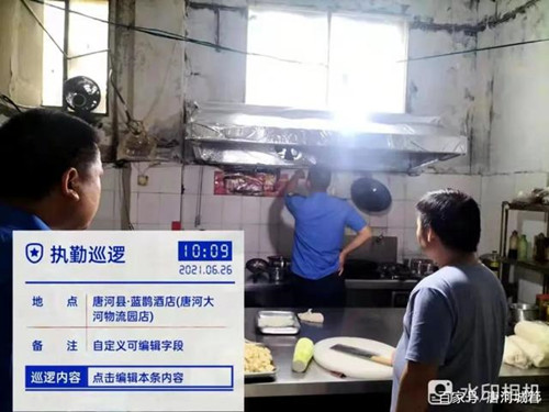 唐河城管开展大气污染专项整治行动