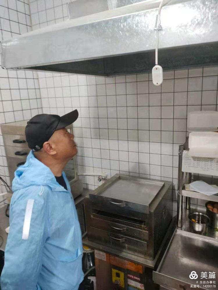 东街街道办事处做好辖区控尘工作