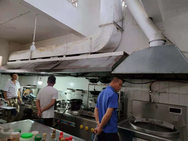 双江自治县多部门开展城区餐饮行业联合执法行动
