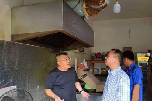 潜江市多部门联合开展城区餐饮油烟污染治理专项检查