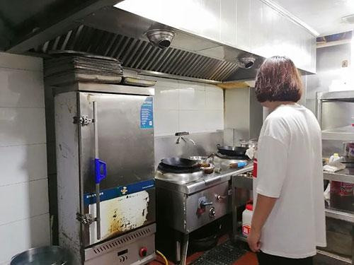 平谷区南小区社区开展餐饮企业油烟净化设备专项检查行动