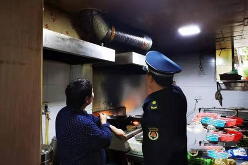 陈家湖社区开启油烟净化器安装使用大排查活动