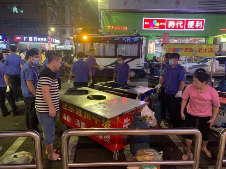 洲心街道整治餐饮油烟乱象