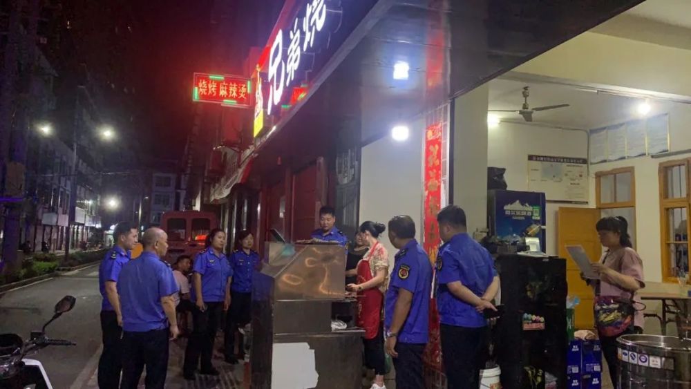 汉阴县城关综合执法大队开展油烟净化治理专项行动