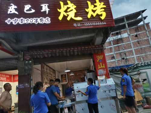 芦山县综合行政执法局推进餐饮油烟治理工作
