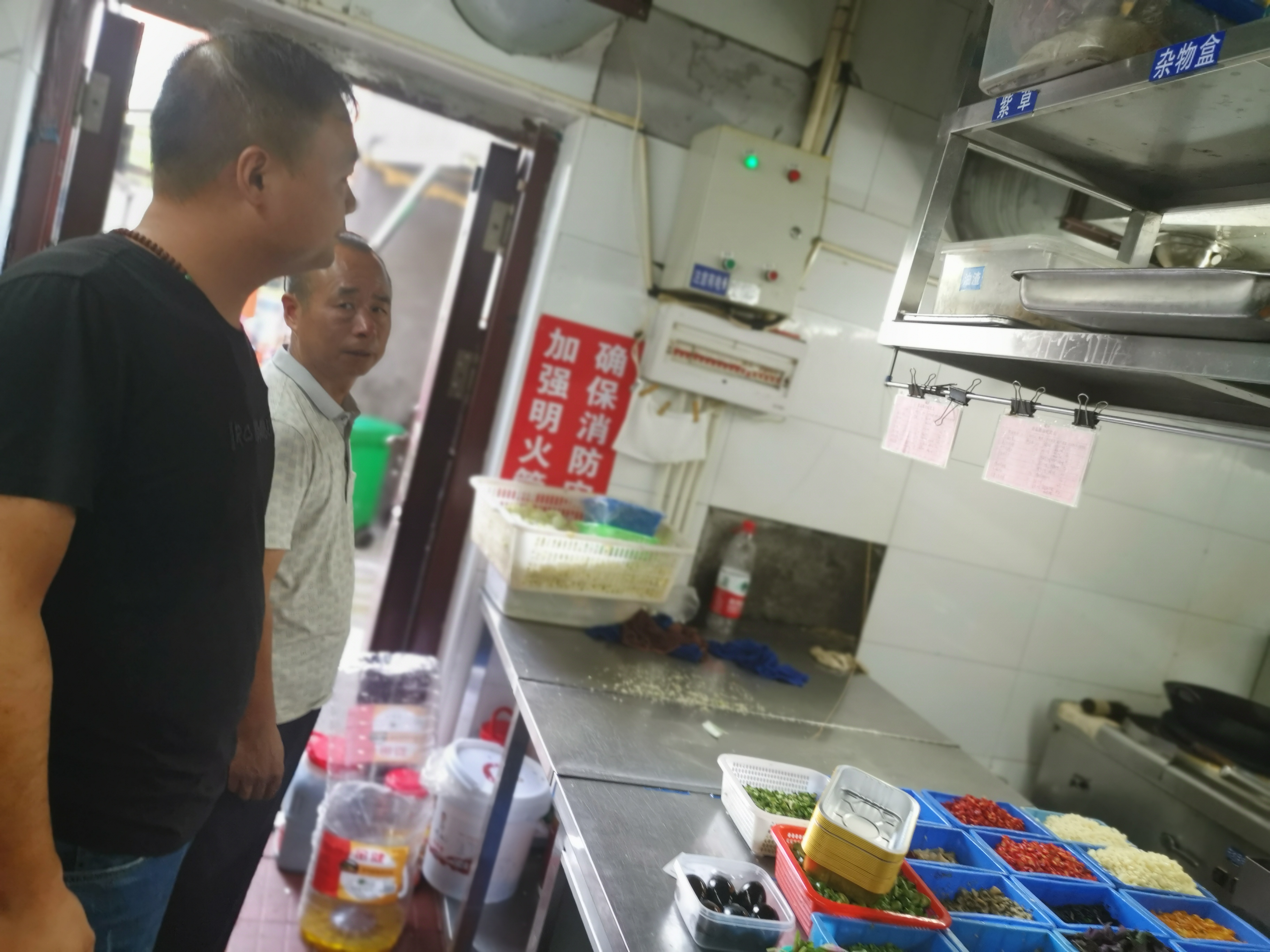 新开铺街道新天经济合作社开展油烟净化器集中大检查