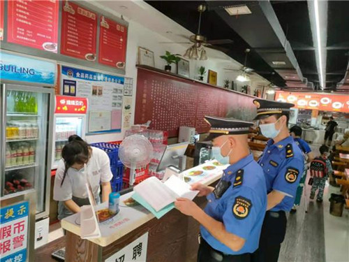 芙蓉南路社区开展餐饮单位油烟净化设施设备使用情况专项排查