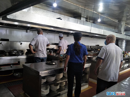 罗江区三举措推进夏季餐饮油烟污染整治行动