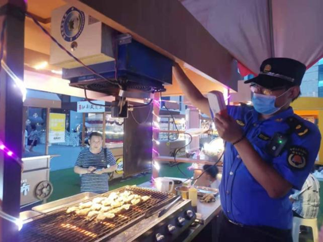雅安市综合行政执法局开展餐饮油烟治理工作