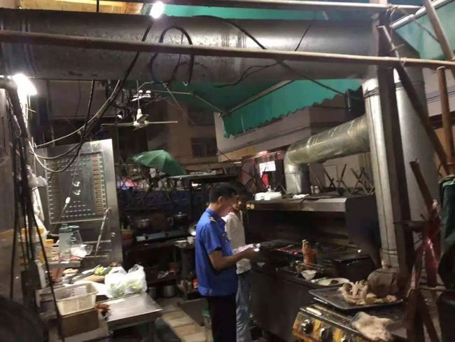 廉江市开展餐饮油烟问题专项整治行动