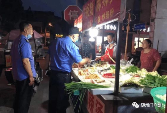 曾都区开展夜市烧烤油烟污染整治行动