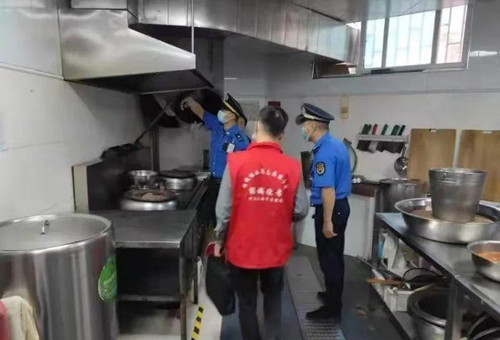 惠济区古荥执法中队开展餐饮油烟治理
