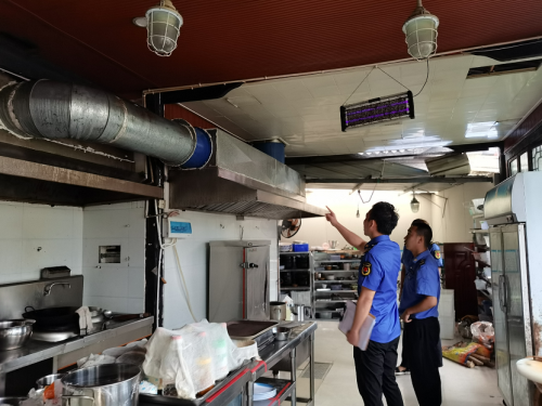 芦山县综合行政执法局开展餐饮油烟整治工作