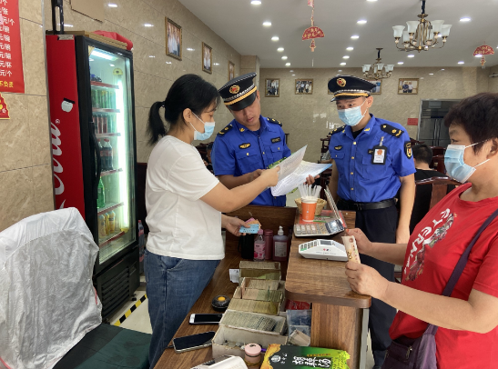 郑州中原区城管莲湖中队开展油烟整治