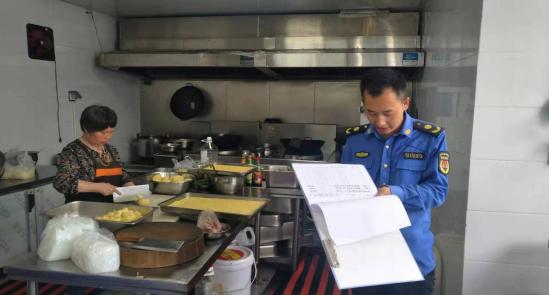 恩阳区多措并举开展餐饮业油烟治理专项整治行动