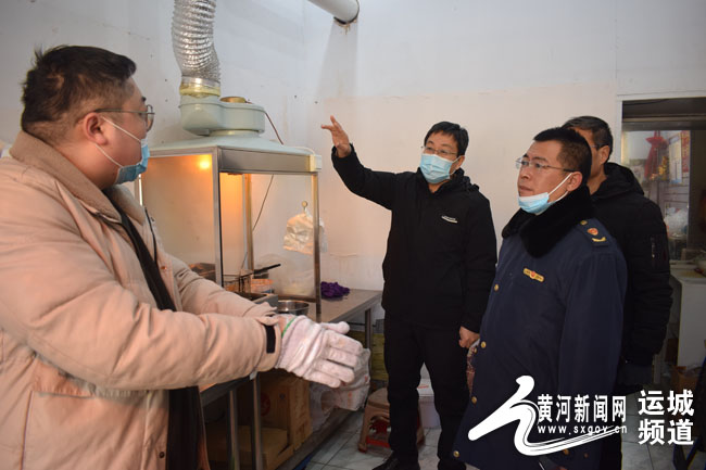万荣县市场监管局开展餐饮店油烟净化专项检查