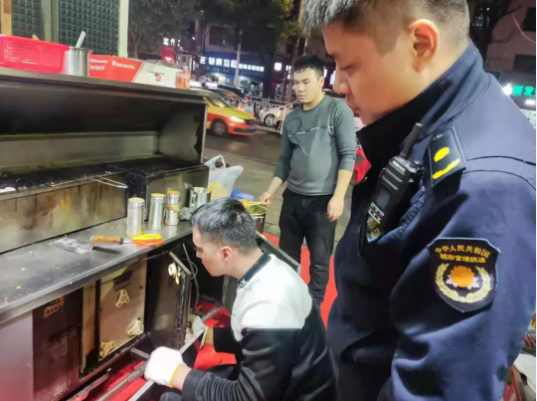 萍乡市城管支队整治餐饮油烟污染