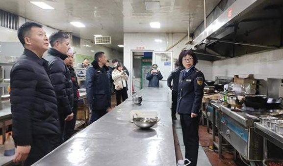 汉滨区多部门联合开展餐饮油烟专项整治