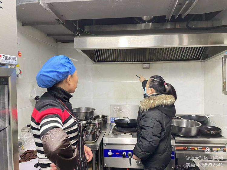 蓝天社区开展辖区内餐饮企业油烟排放安全生产专项检查
