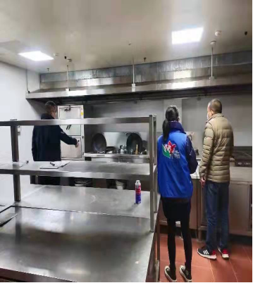 红光街道白云村开展餐饮业油烟污染整治工作