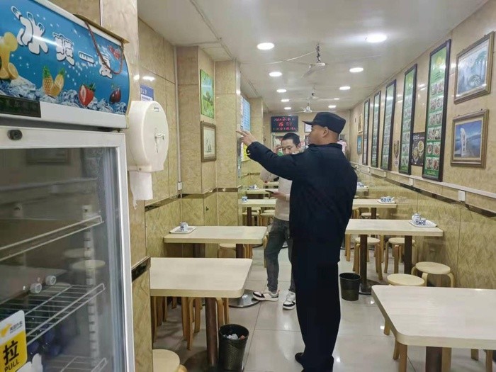 白马山街道加强餐饮油烟污染管控