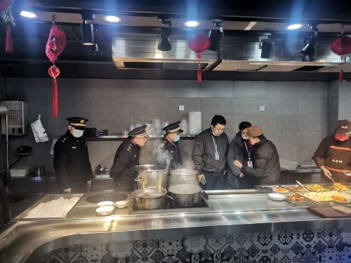 段塘中队开展辖区餐饮油烟治理工作