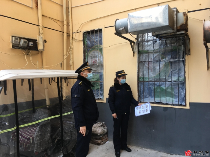 祥符区城市管理执法大队开展城区内餐饮门店进行突击检查