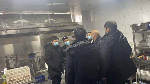 枫杨办事处开展辖区餐饮门店油烟净化器排查工作
