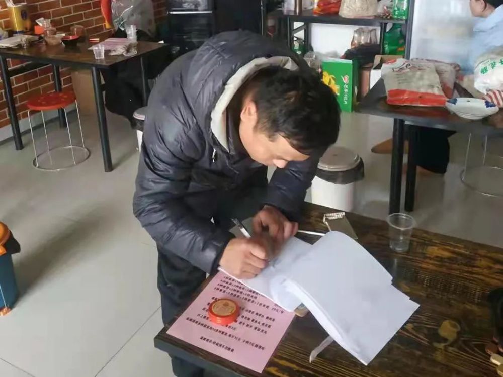 丁里长街道办事处联合多部门开展餐饮油烟专项检查行动