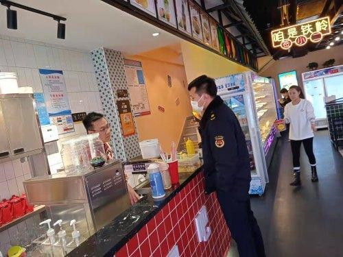 凡河新区执法分中心开展辖区餐饮油烟专项巡查整治行动