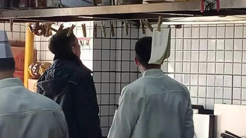 市东街道城管综合执法中队开展油烟排放专项整治行动