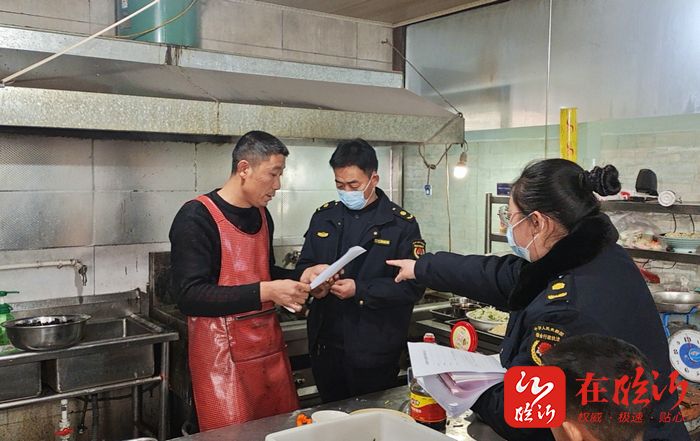 临沭县综合行政执法局三举措开展餐饮油烟专项整治行动